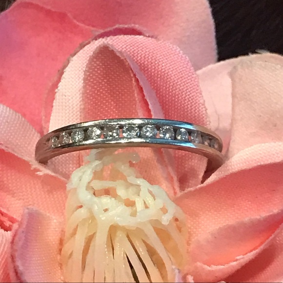 10k white Gold Genuine Diamond Band - Picture 5 of 14